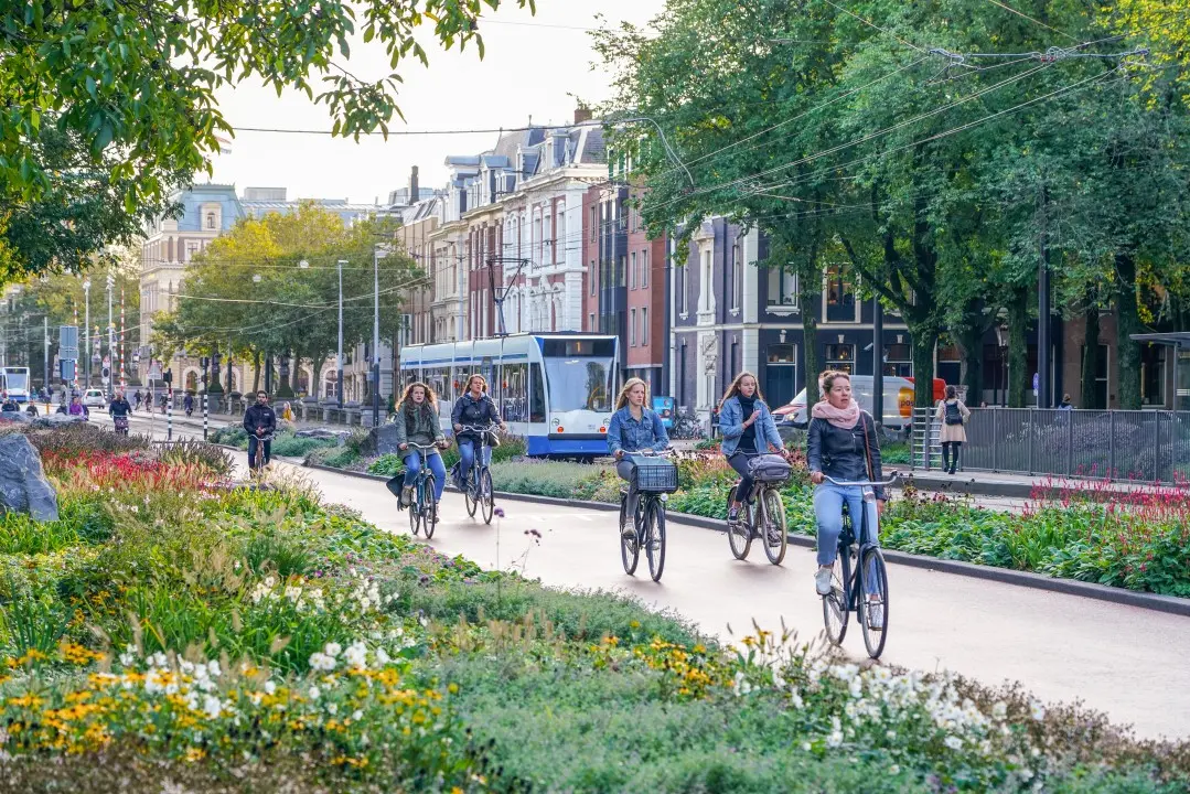 Amsterdam cyclist-friendly infrastructure